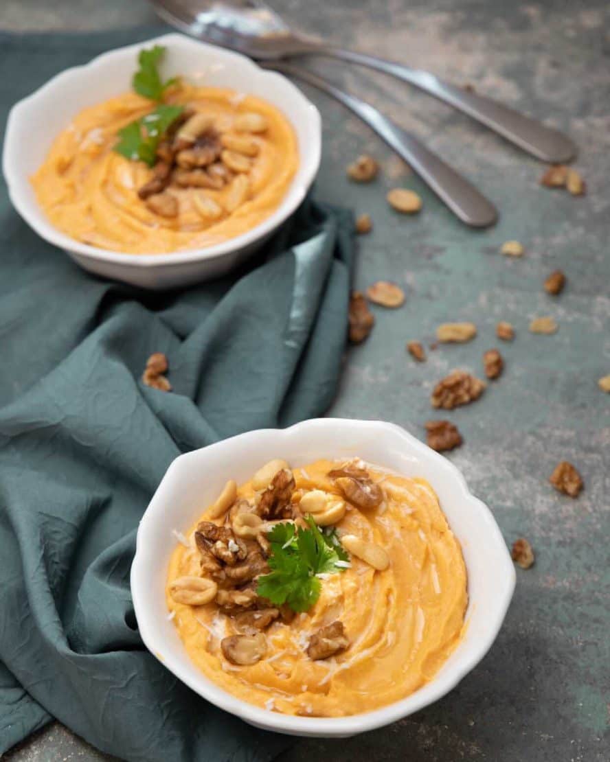 Ceci est une photographie de purée de Butternut et de patate douce-zenglutenfree