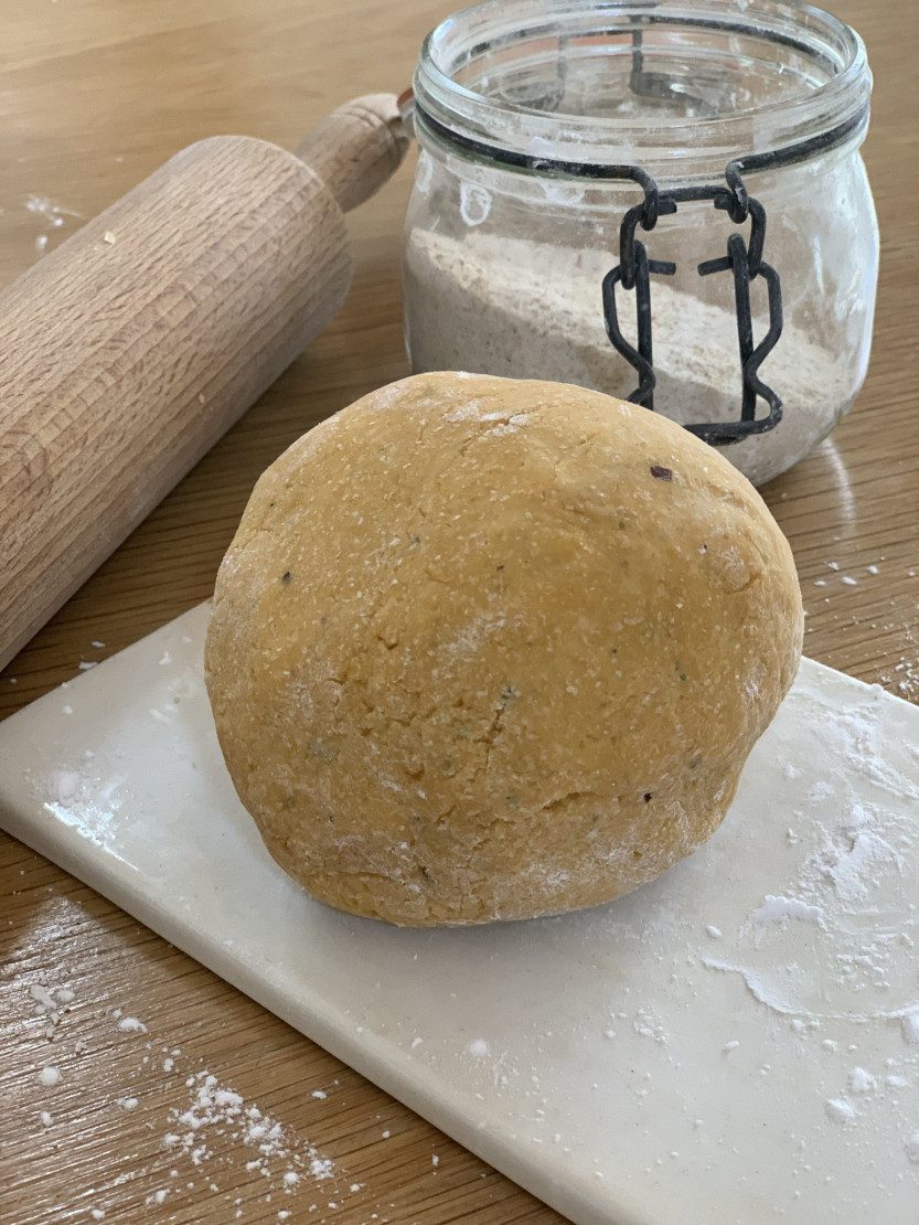 Pâte brisée maison sans gluten à la farine de pois chiche facile