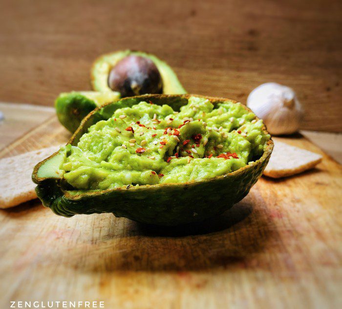 Ceci est une photographie de guacamole maison-zenglutenfree