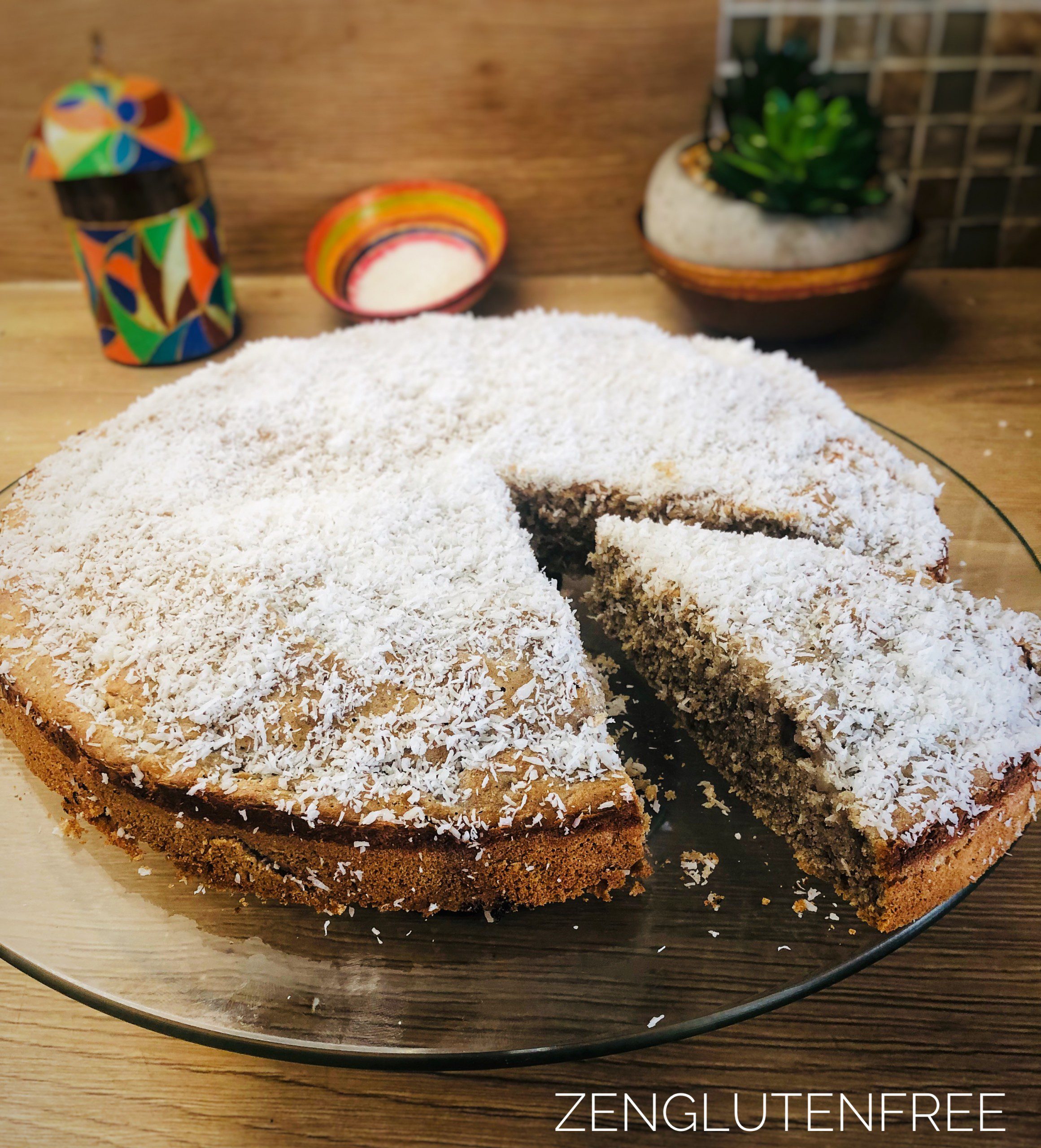 Ceci est une photographie de gâteau à la noix de coco sans gluten-zenglutenfree