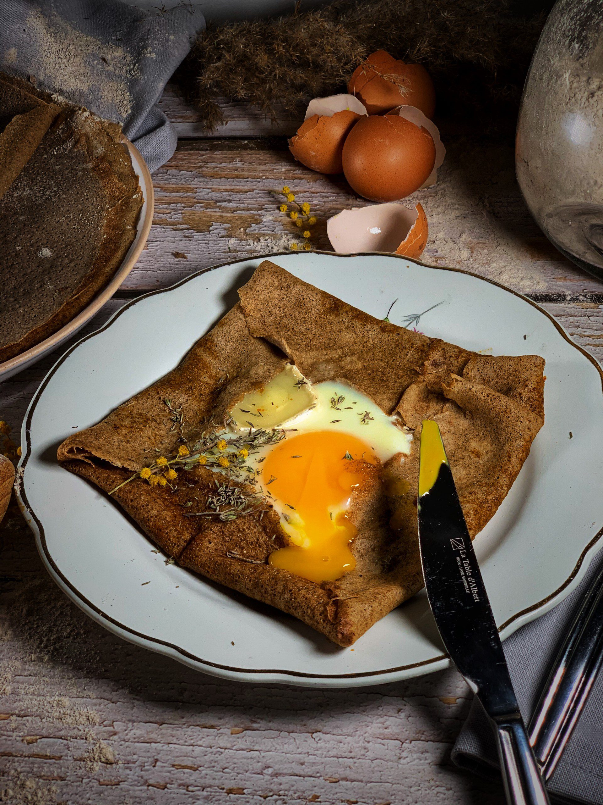 Ceci est une photographie de crêpes salées sans gluten et sans lactose-zenglutenfree