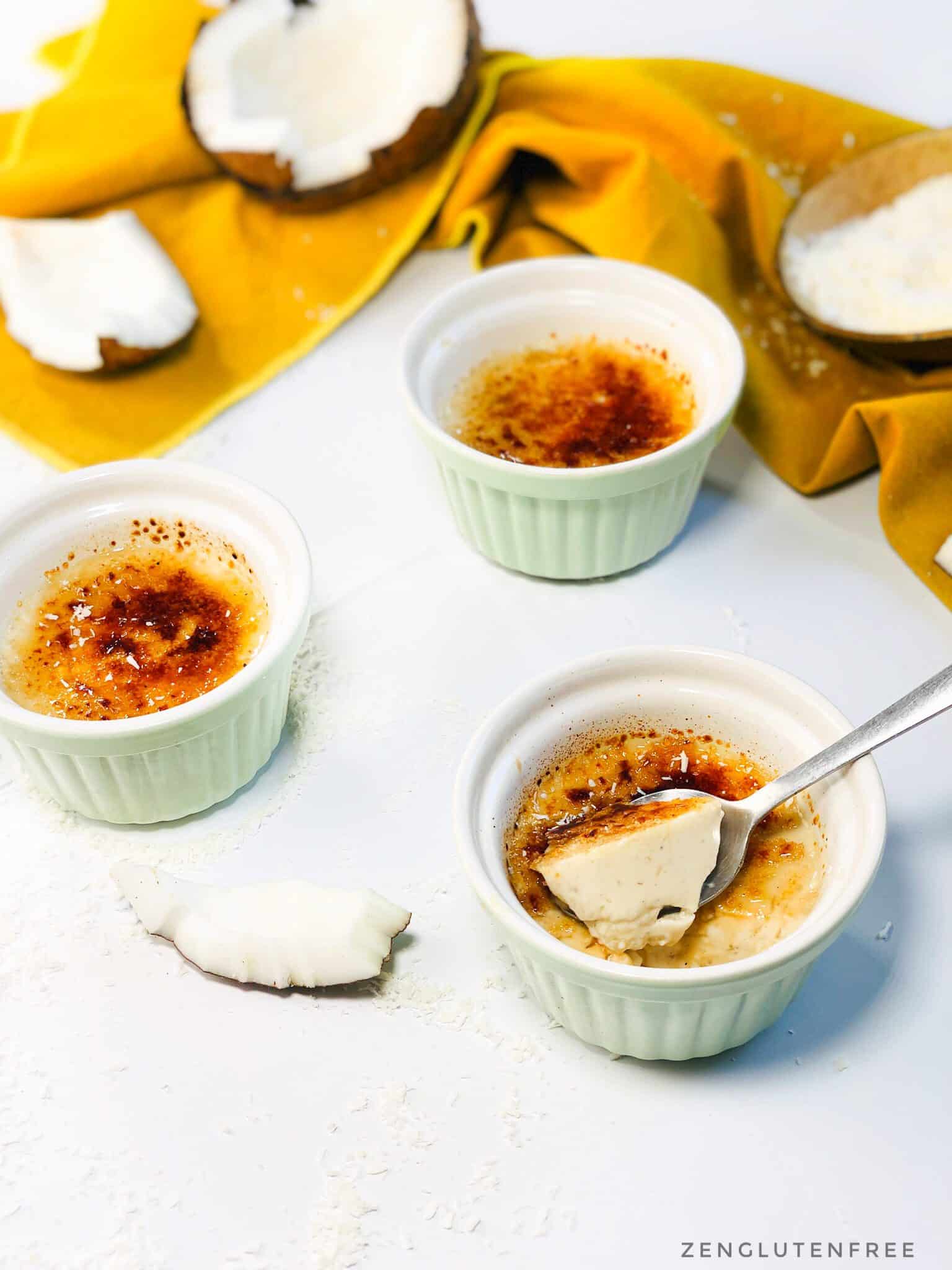 Ceci est une photographie de crème brûlée végétale à la noix de coco-zenglutenfree