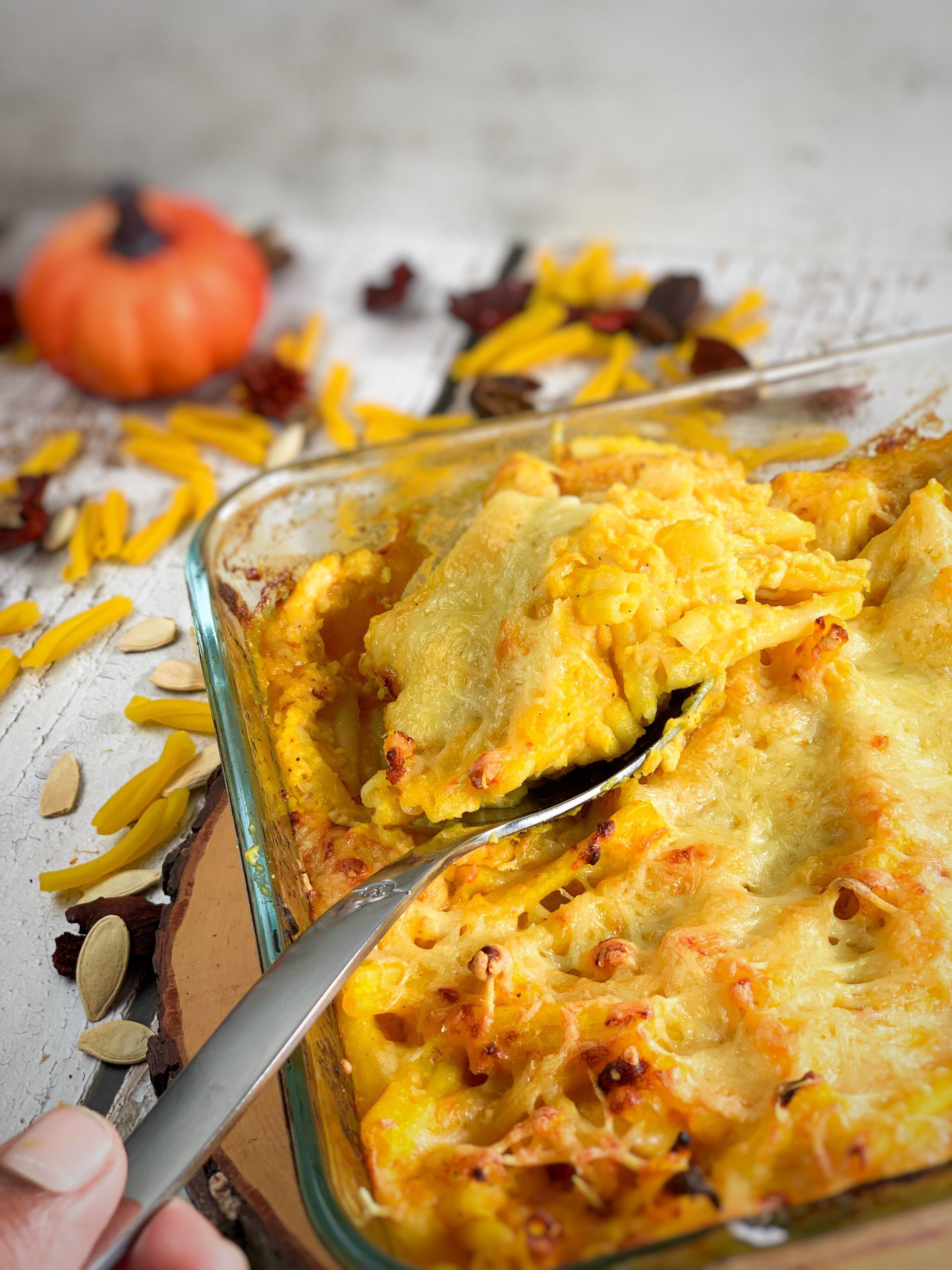 Ceci est une photographie de gratin de pâtes au potiron façon mac and cheese-zenglutenfree