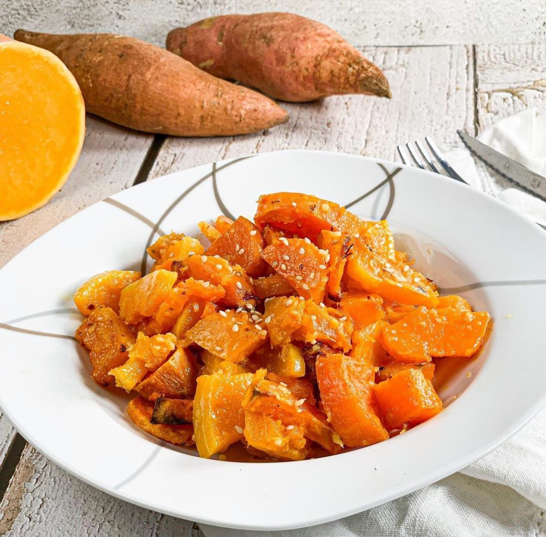 Ceci est une photographie de butternut et patate douce rôties-zenglutenfree