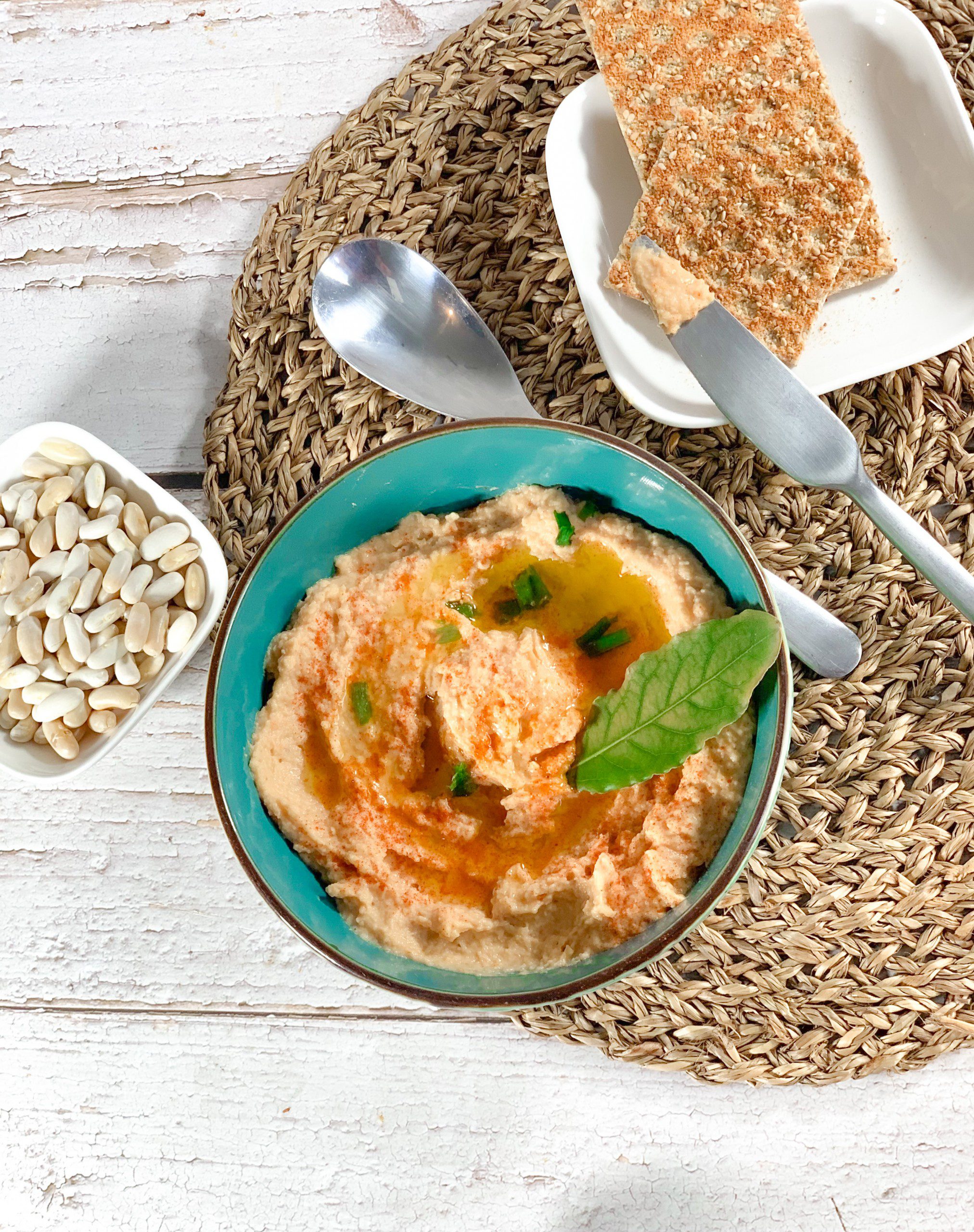 Ceci est une photographie de houmous d’haricots blancs-zenglutenfree