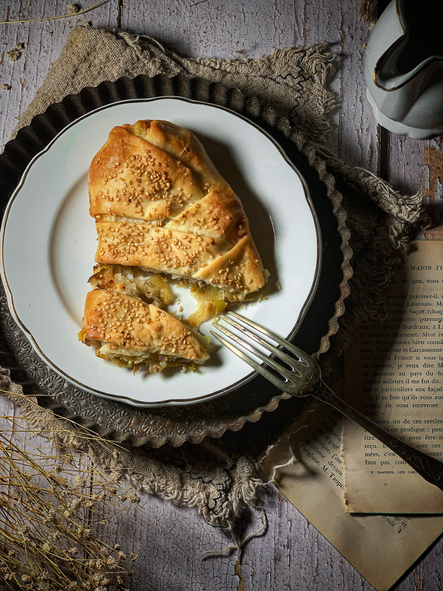 Ceci est une photographie de tresse feuilletée au poireau sans gluten-zenglutenfree