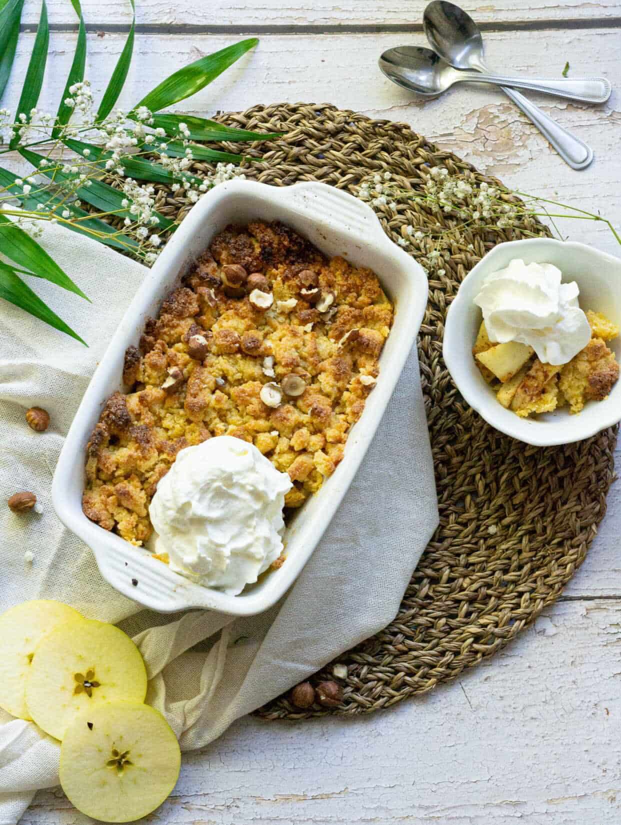 Ceci est une photographie de crumble aux pommes sans gluten-zenglutenfree
