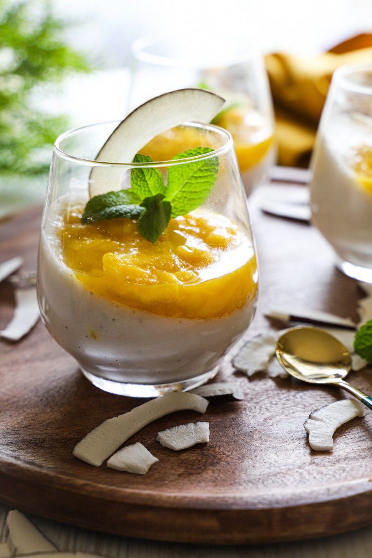 Ceci est une photographie de panna cotta végétale à la mangue-zenglutenfree