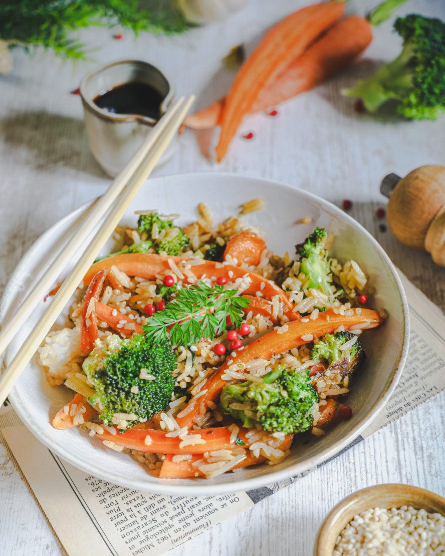 Ceci est une photographie de riz sauté aux légumes -zenglutenfree