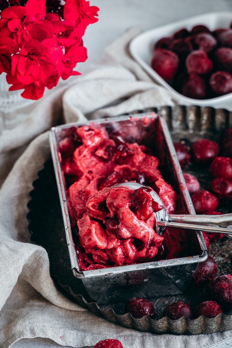Ceci est une photographie de glace végétale express à la cerise -zenglutenfree