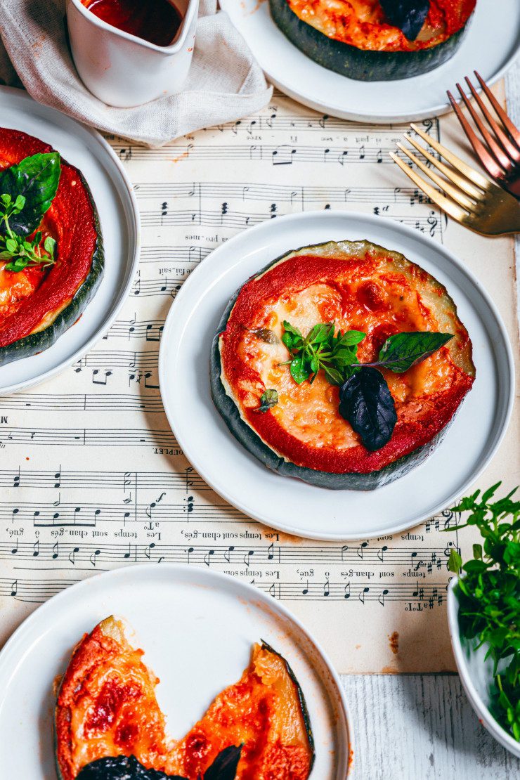 Ceci est une photographie de pizza courgette végétarienne et sans gluten-zenglutenfree
