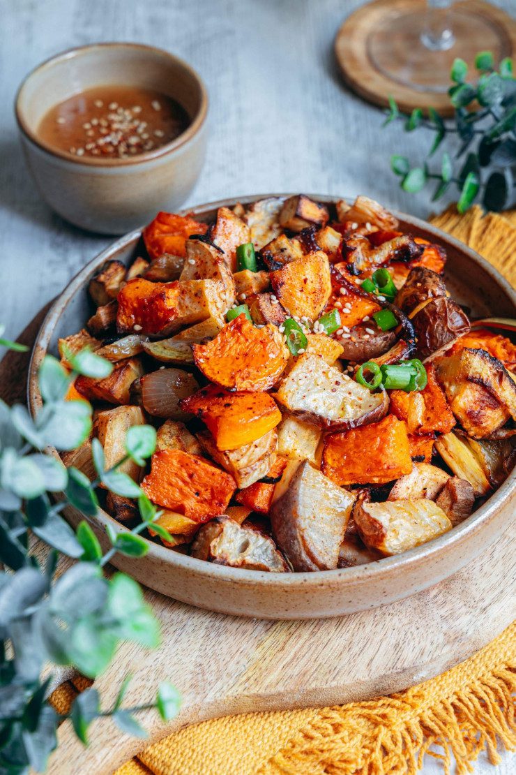 Ceci est une photographie de légumes racines rôtis, recette végétale et sans gluten-zenglutenfree