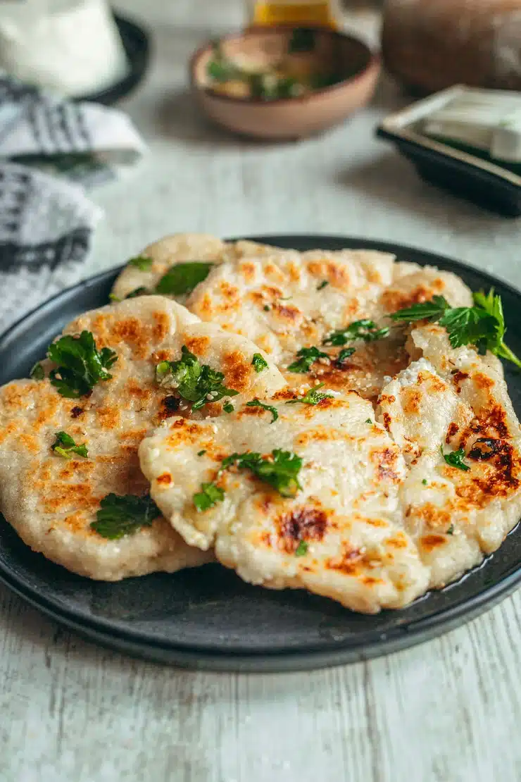 Ceci est une photographie de naans moelleux sans gluten-zenglutenfree