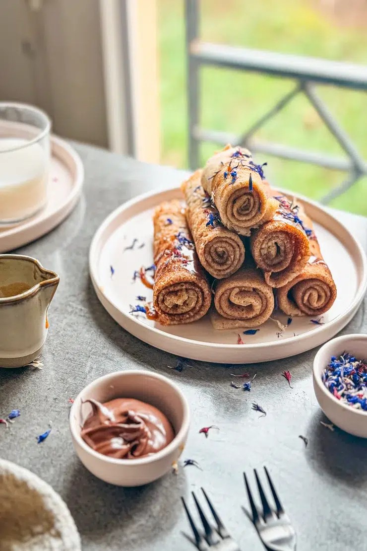 Ceci est une photographie de Photo d'une délicieuse recette de crêpes sans gluten aux flocons d'avoine sans gluten