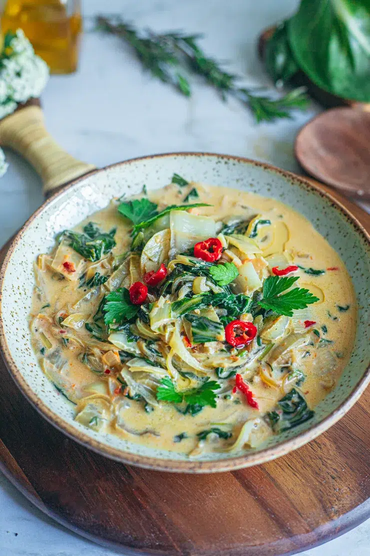 ceci est une photo de curry de blettes au lait de coco